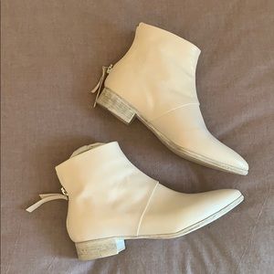 NWT Alberto Fermani white boots NEVER WORN SZ 39